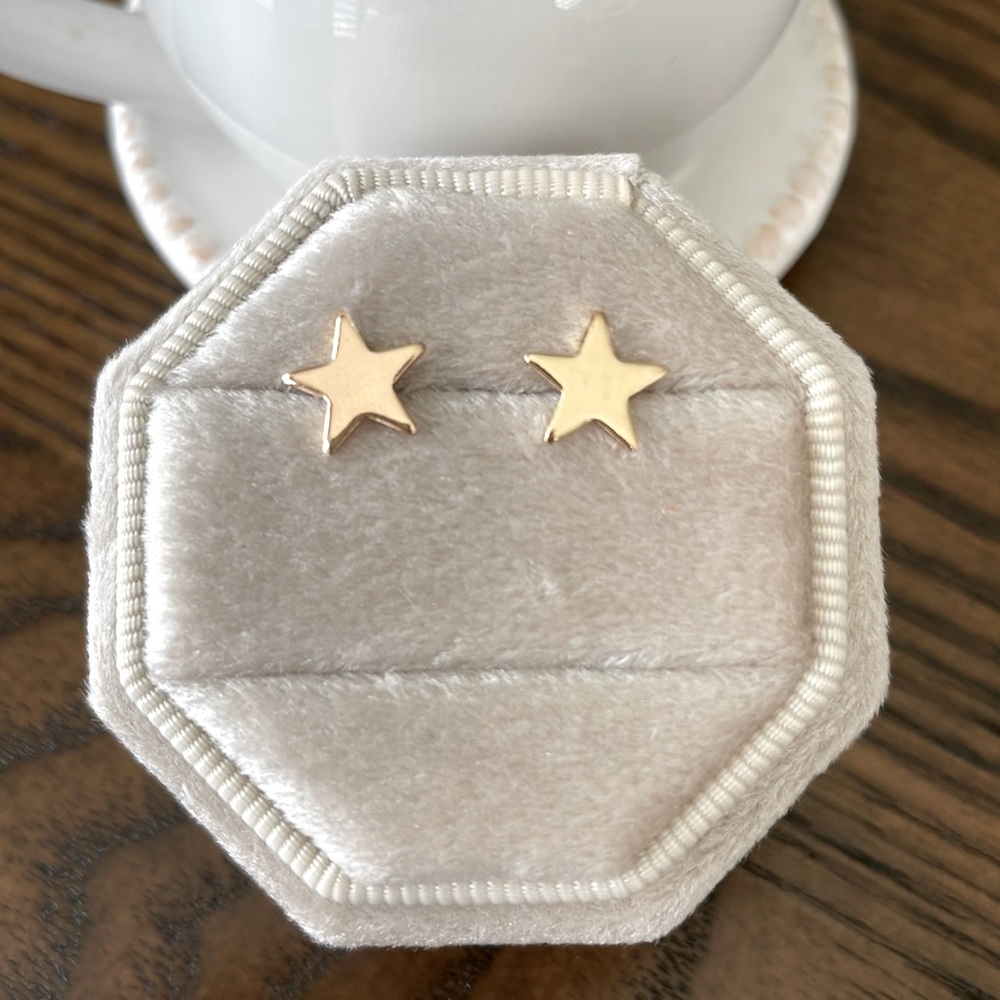 NEW Flat Star shaped gold earring studs